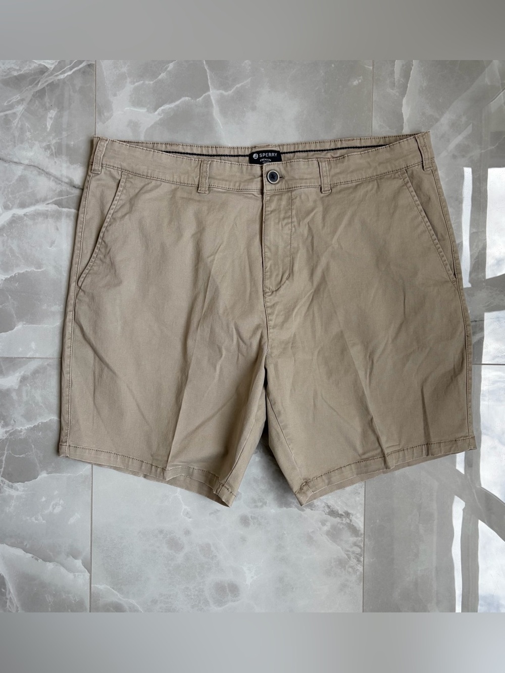 Sperry Men's Regular Fit Flex Cotton Vintage Washed Khaki Flat-Front Shorts 38